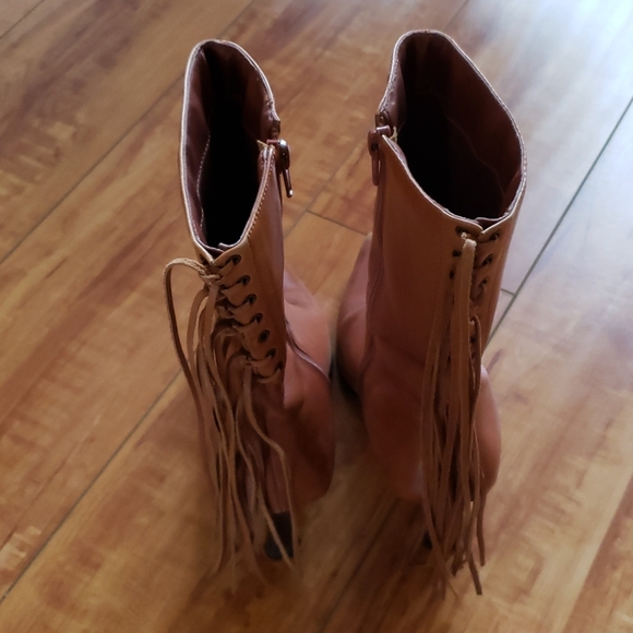 Two Lips Boots - Picture 3 of 3